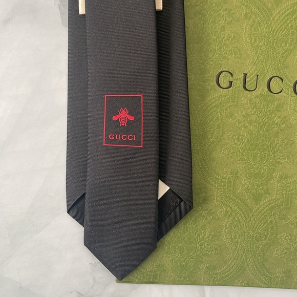 $350 New Authentic GUCCI Christmas Tie, Gift for him, black - red/green GG Logo - Picture 4 of 13